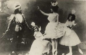 Ketika Swan Lake-Tchaikovsky Dimainkan