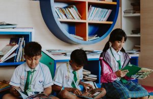 Memajukan Literasi, Menghalau Distraksi Literasi