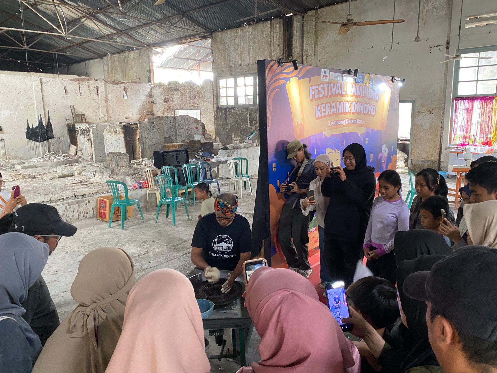 Ruang Lempung: Membentuk Kreativitas, Menghidupkan Kampung