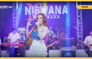 Makna Mendalam di Balik Lagu Trending “Tia Monika” oleh Ajeng Febria Makna Mendalam di Balik Lagu Trending "Tia Monika" oleh Ajeng Febria (sumber foto: MV Tia Monika)