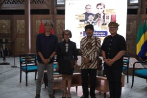 Moderator dan Pembabar Bedah Buku Mandala Kembang (Pendopo Rumah Dinas Walikota Bandung, 14 Februari 2026)