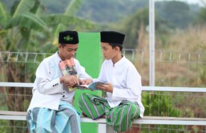 Membaca “Kitab Santri” di Tengah Krisis Global Kitab santri