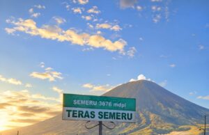 Ikhtiar Santri di Teras Semeru Pronojiwo Pronojiwo