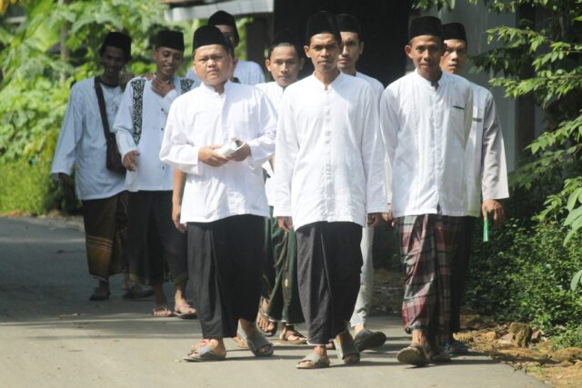 mufid-majnun-HqYCPzhvXBk-unsplash pesantren